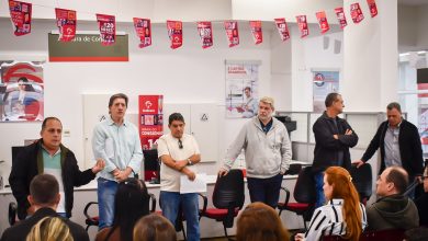 Foto de Diretores do sindicato conversam com funcionários no Dia de Luta no Bradesco